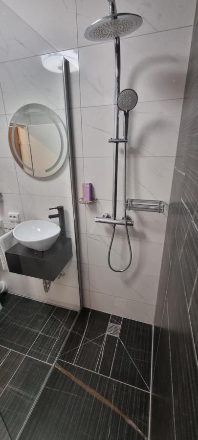 Studio-Apartment ' Andrei 1 ' - Neu In Neuburg An Der Donau Buitenkant foto