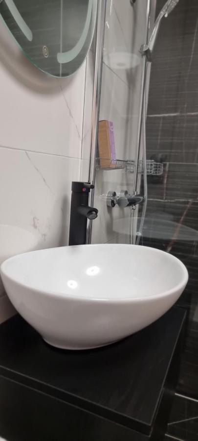 Studio-Apartment ' Andrei 1 ' - Neu In Neuburg An Der Donau Buitenkant foto